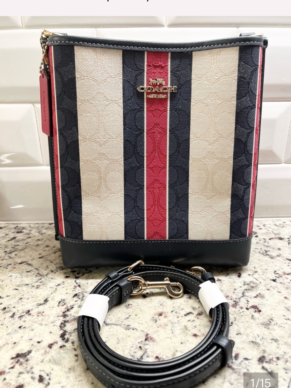 Coach
Coach Mollie Bucket
Crossbody Bag 22 in Striped Signature
Jacquard EUC